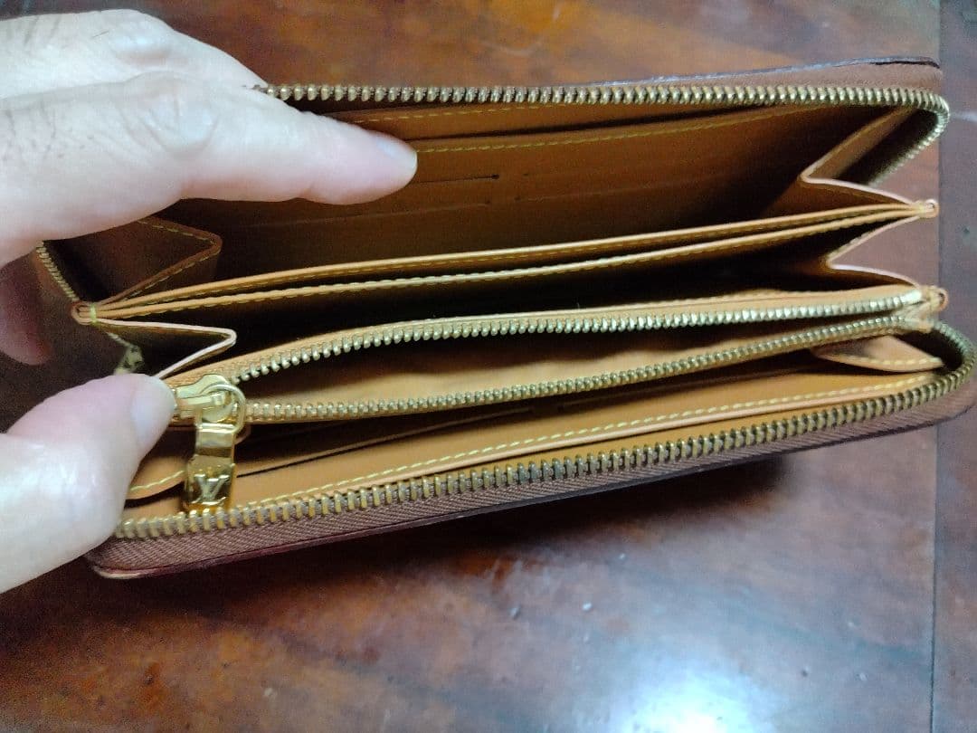 【本日限定特価】 LOUIS VUITTON Nomade Zippy