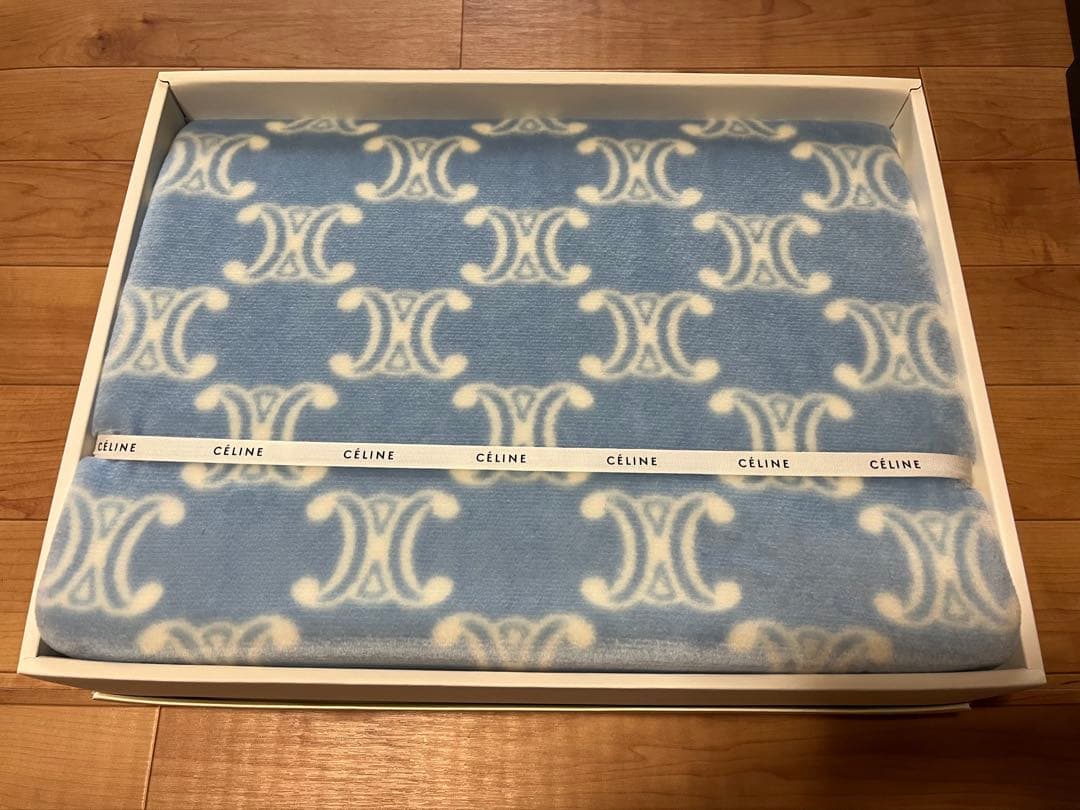 CÉLINE アクリルニューマイヤー毛布 140cm x 200cm