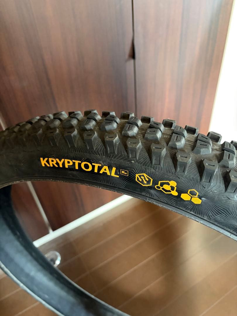 コンチネンタルKRYPTOTAL Reリア 29x2.4