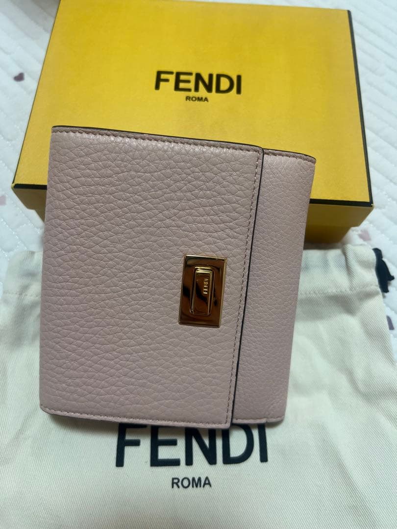 FENDI 二つ折り財布 ゴールド ピンク値下げした