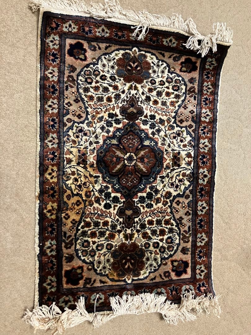 パキスタン製手織りウールカーペット