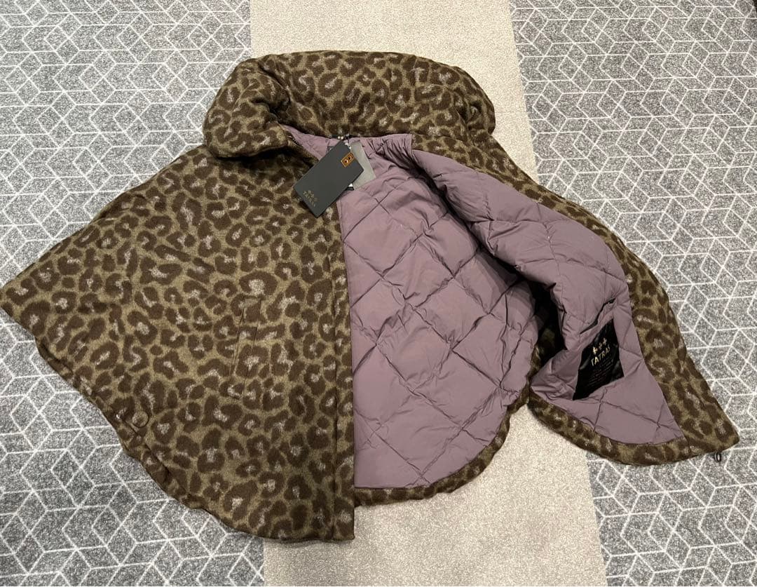 【サイズ：02（Ｍ程度）】TATRASダウン　レオパルド　ポンチョ