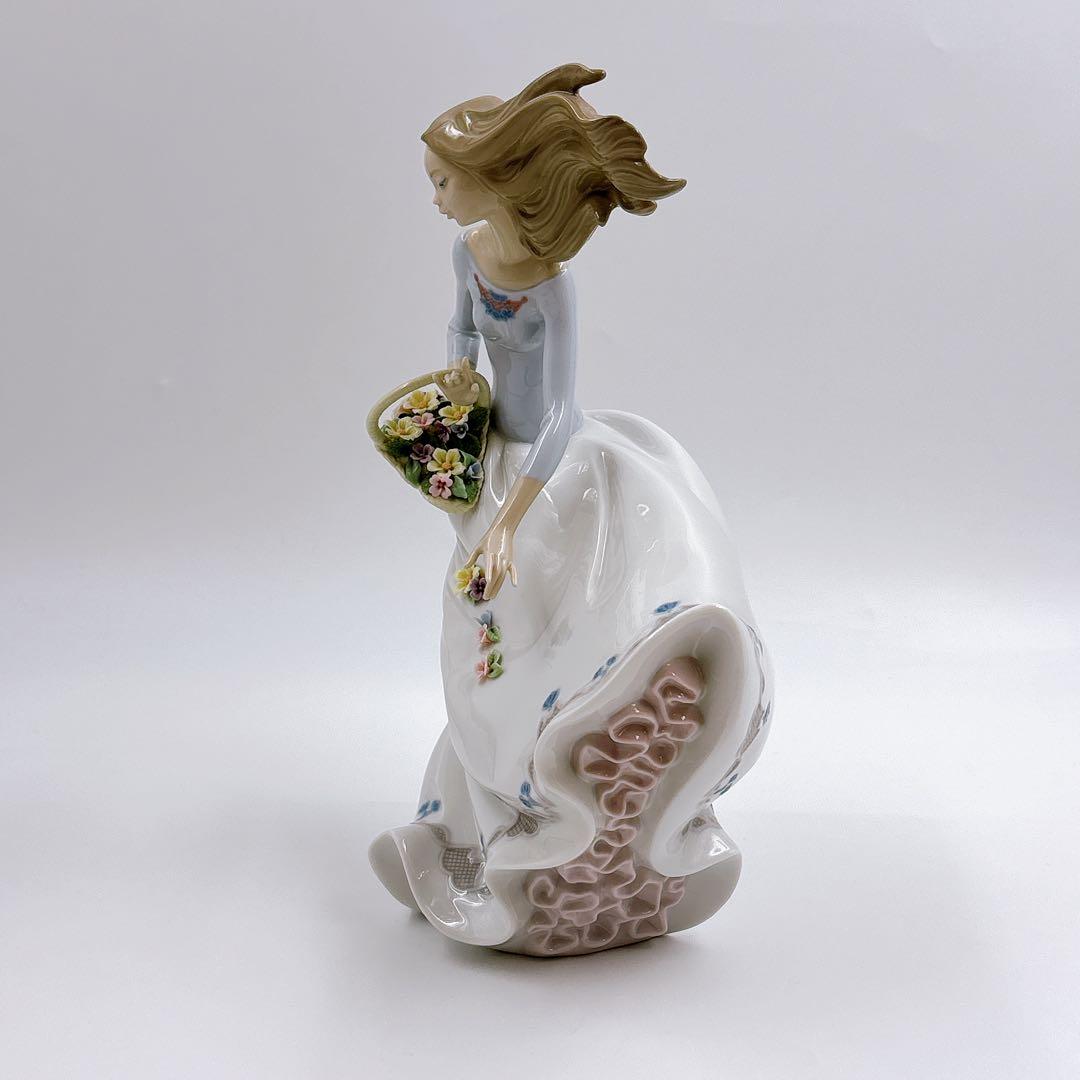 LLADRO リヤドロ 風のいたずら #6767