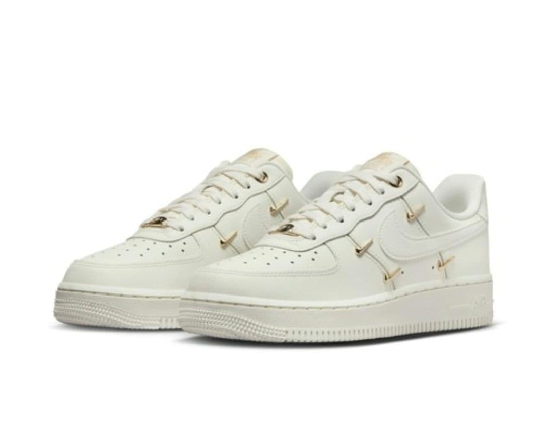 NIKE W AIR FORCE1 ＇07 LX WFV3654 111SAIL