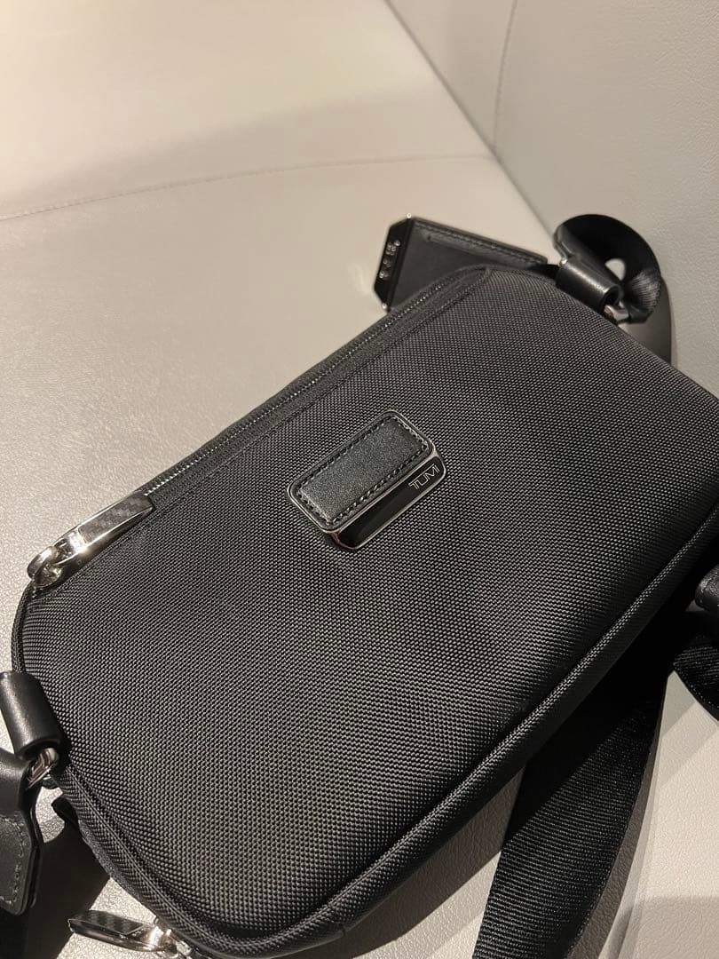 TUMI 「メッシーナ」コンパクト・スリング