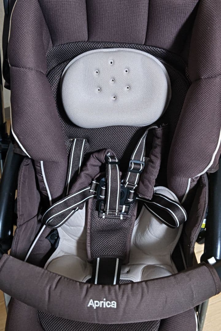 apricaラクーナ　ベビーカー　SL86SBWJ