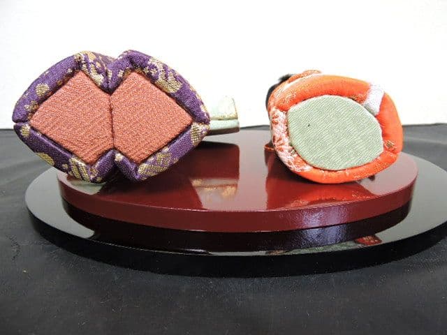 東芸芳山　きめこみ人形　立ひな春錦　箱あり　M１３８９