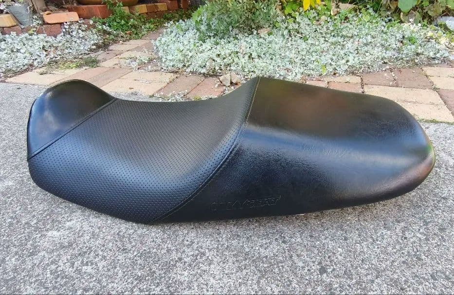 美品 ホンダ CB1300SF SC40 デイトナ コージー　ローダウンシート