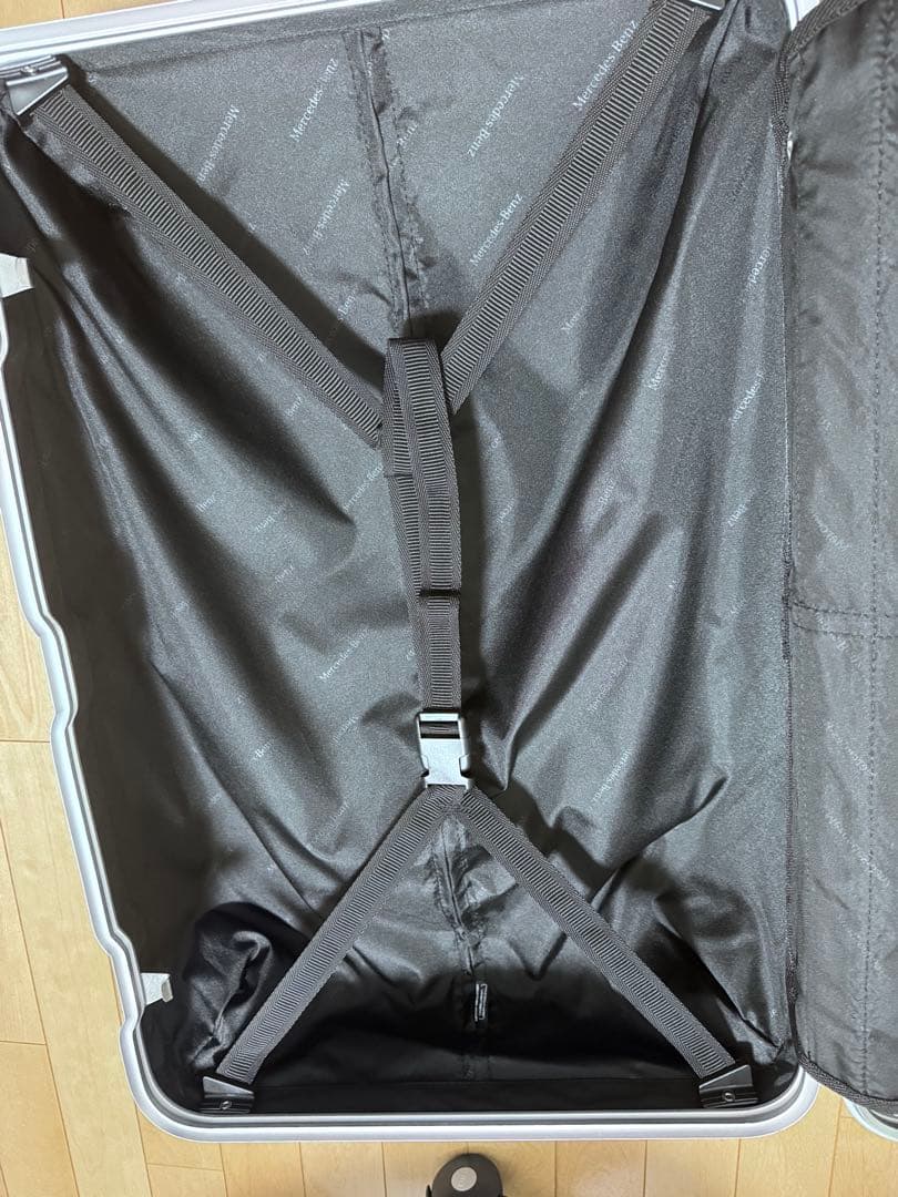 メルセデスベンツ アルミスーツケース シルバー 未使用　ぬい