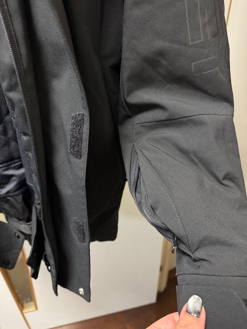 美品　OAKLEY ジャケット ブラック　スノーボード　ウェア