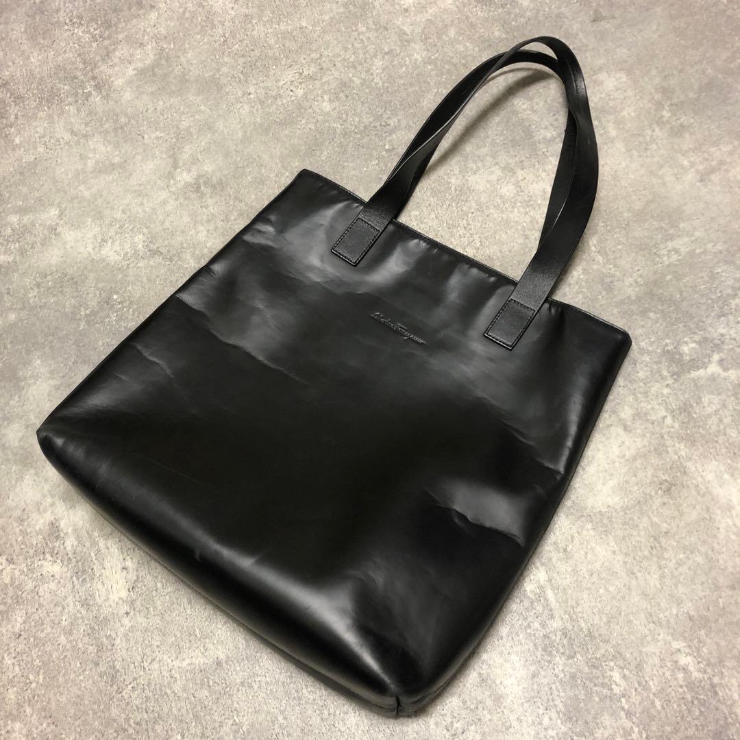 フォロー割■ フェラガモ レザートートバッグ 黒 A4可能 ユニセックス 肩掛け