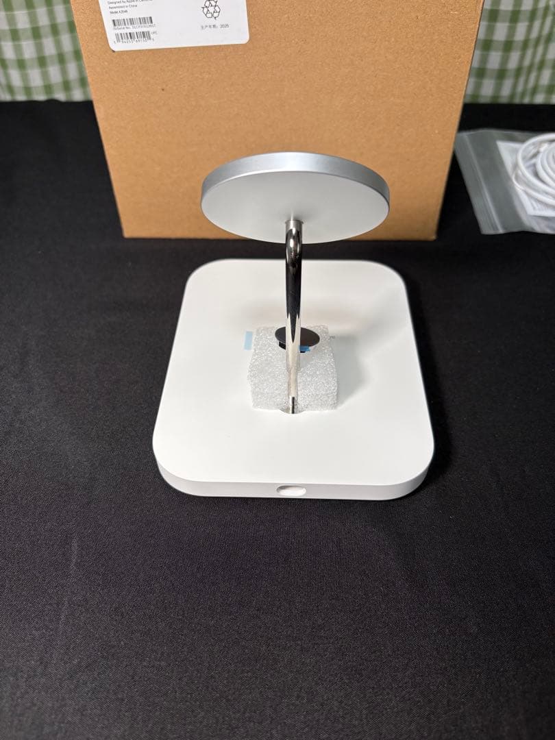 Apple MagSafe 磁気吸着 スタンド型ワイヤレス充電器 非売品 正規品
