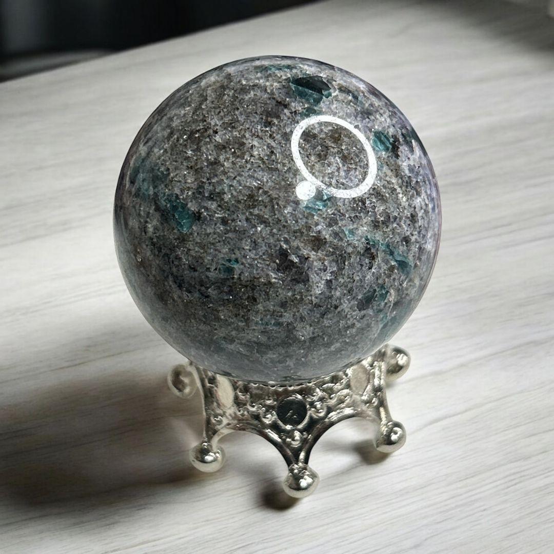 【新品】濃いめの青とエメラルドがきれいアイオライトinエメラルドのスフィア