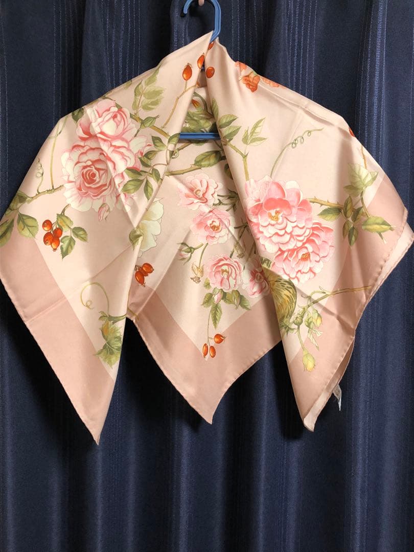 Salvatore Ferragamo 花柄シルクスカーフ