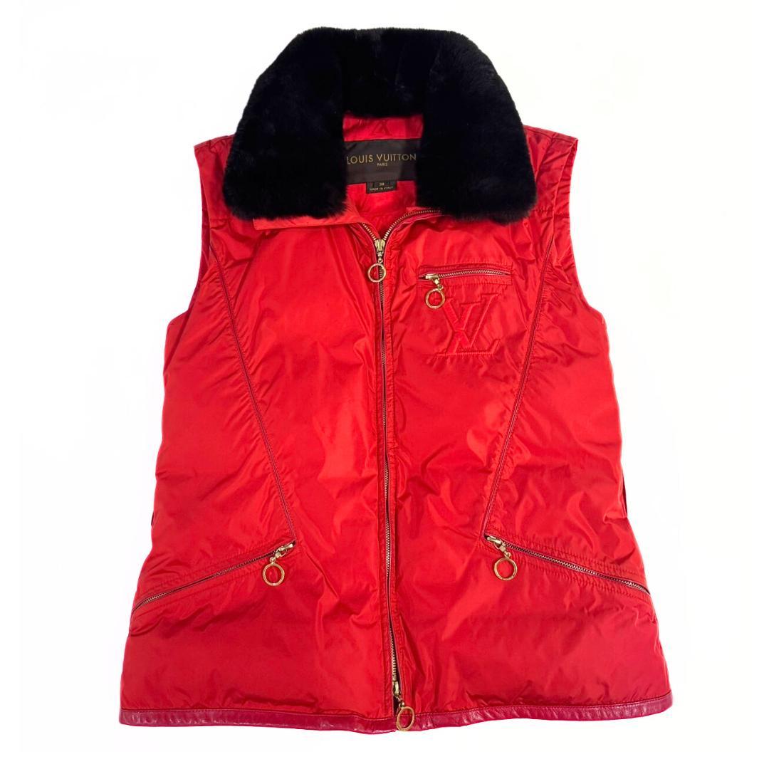 みみ ルイヴィトン ダウンベスト 38 LVロゴ 赤