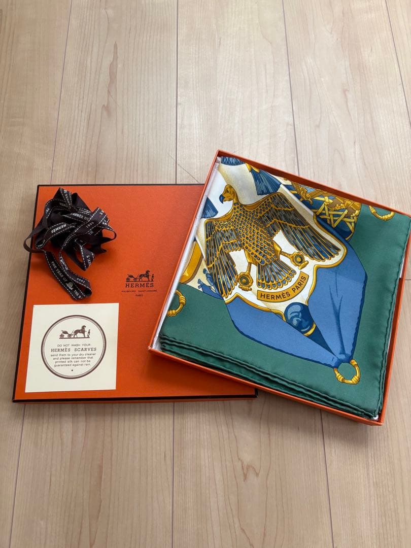 【美品】HERMES エルメス カレ90 シルクの太陽 スカーフ 箱付き