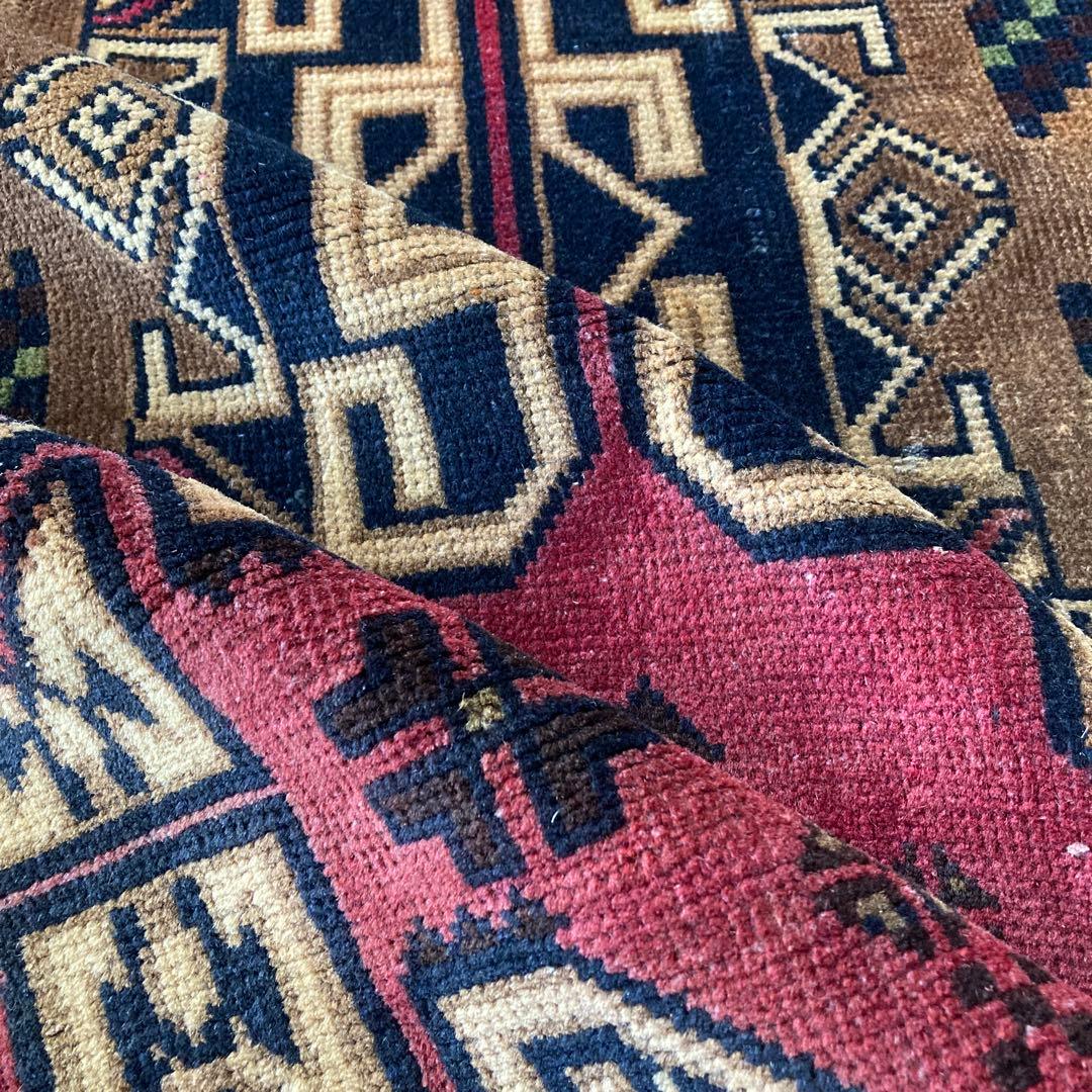 ヴィンテージラグ　トライバルラグ　バルーチ　大判