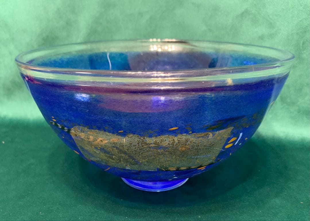 Kosta Boda のスエーデンガラス美術工芸品(作者の刻印入り署名付き)