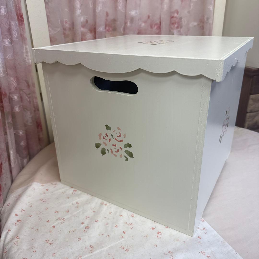 ホワイト木製小物収納ボックス 花柄　薔薇のすてんしる