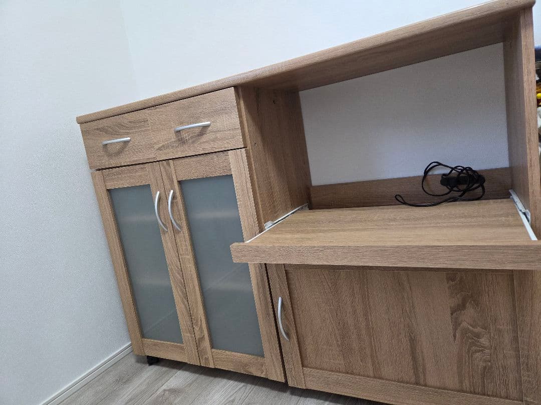 キッチンカウンター　食器棚　キッチンボード