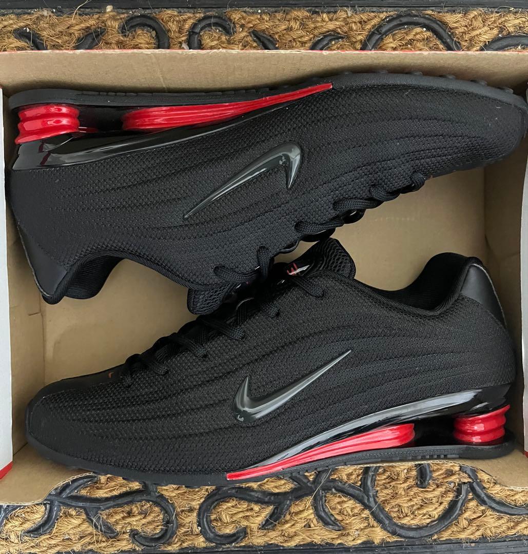 Nike Shox Z ブラック/レッド スニーカー　ウィメンズ