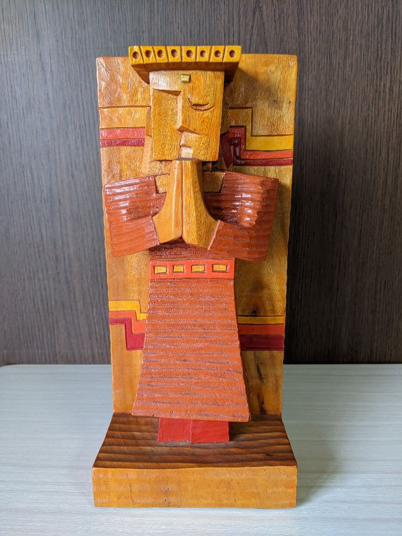 半抽象の平和観音さま　　木彫・彩色　作品番号 D−5　　　彫刻家　岩村一博