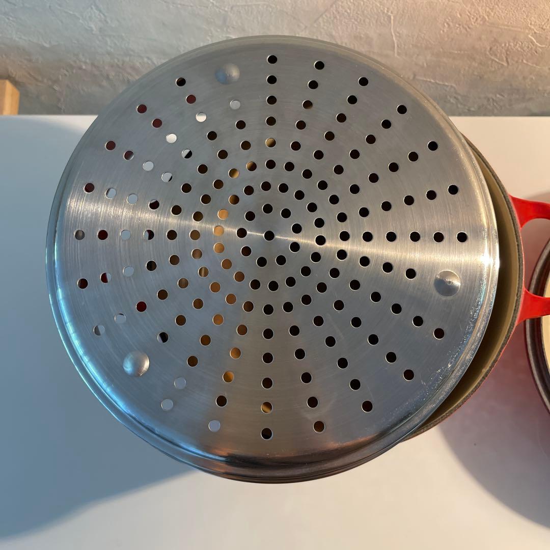 ル・クルーゼ　ココットロンド22cm チェリーレッド　スチーマーセット