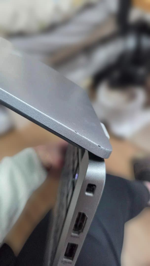 【中古】Dell Latitude5330 バッテリー減り早いのでジャンク扱い