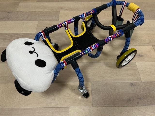 犬用車椅子、ミニュチアダックス用車椅子4輪車、犬の車椅子