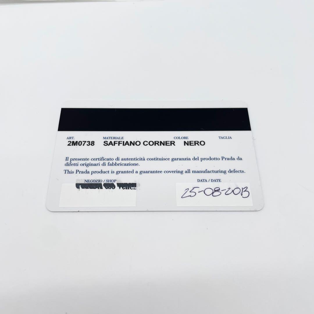 PRADA サフィアーノ　二つ折り財布　レザー　ブラック　ロゴ有り