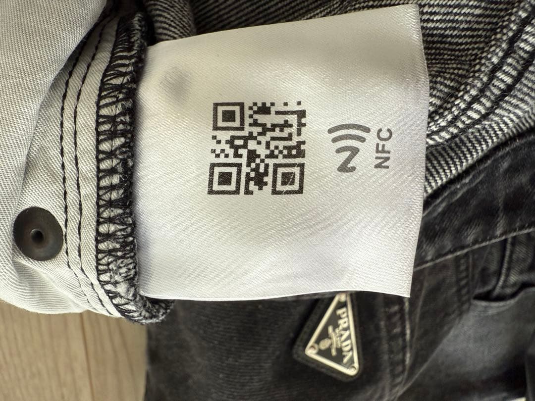 PRADA 5ポケットブラックデニム フレアパンツ