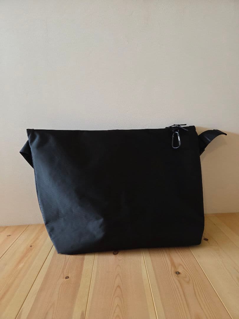 【試着のみ】meltum ナイロンメッセンジャーバッグ