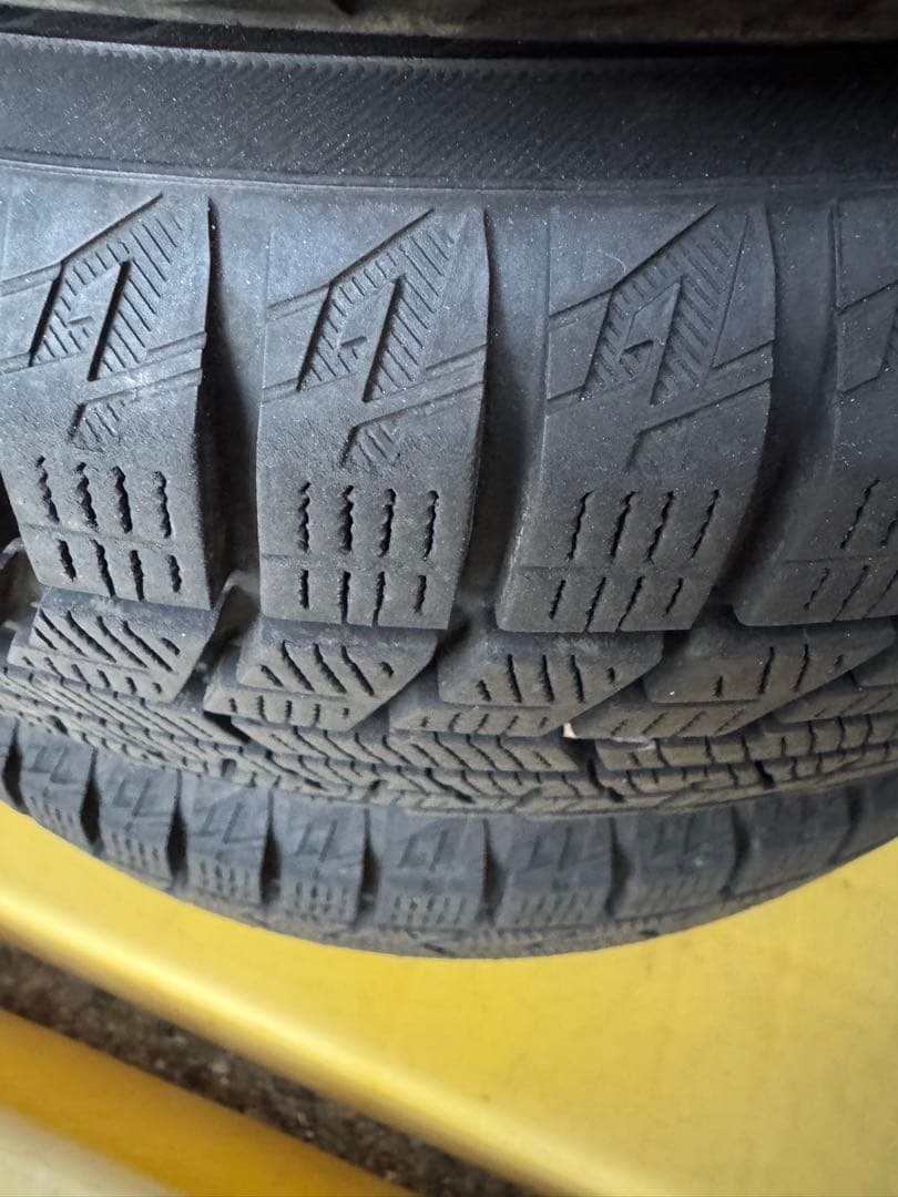 2022年製バリ山‼️軽自動車‼️155/65R14 スタッドレスタイヤ‼️ヨコハマ‼️