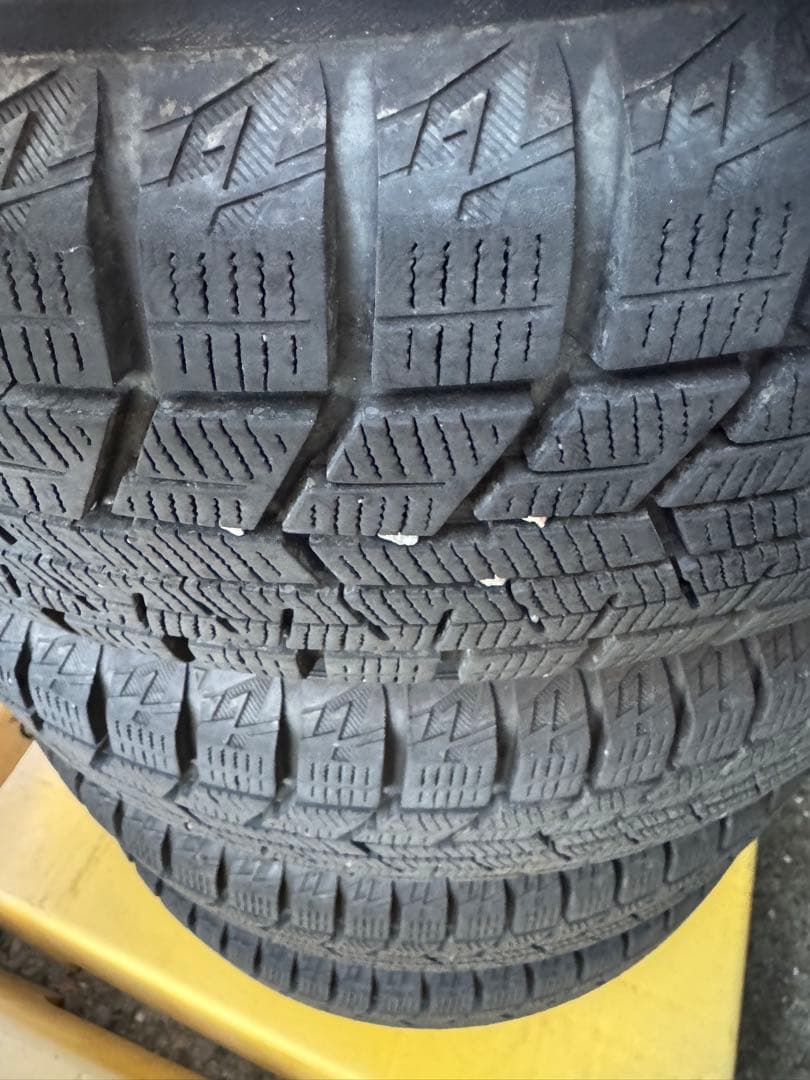 2022年製バリ山‼️軽自動車‼️155/65R14 スタッドレスタイヤ‼️ヨコハマ‼️
