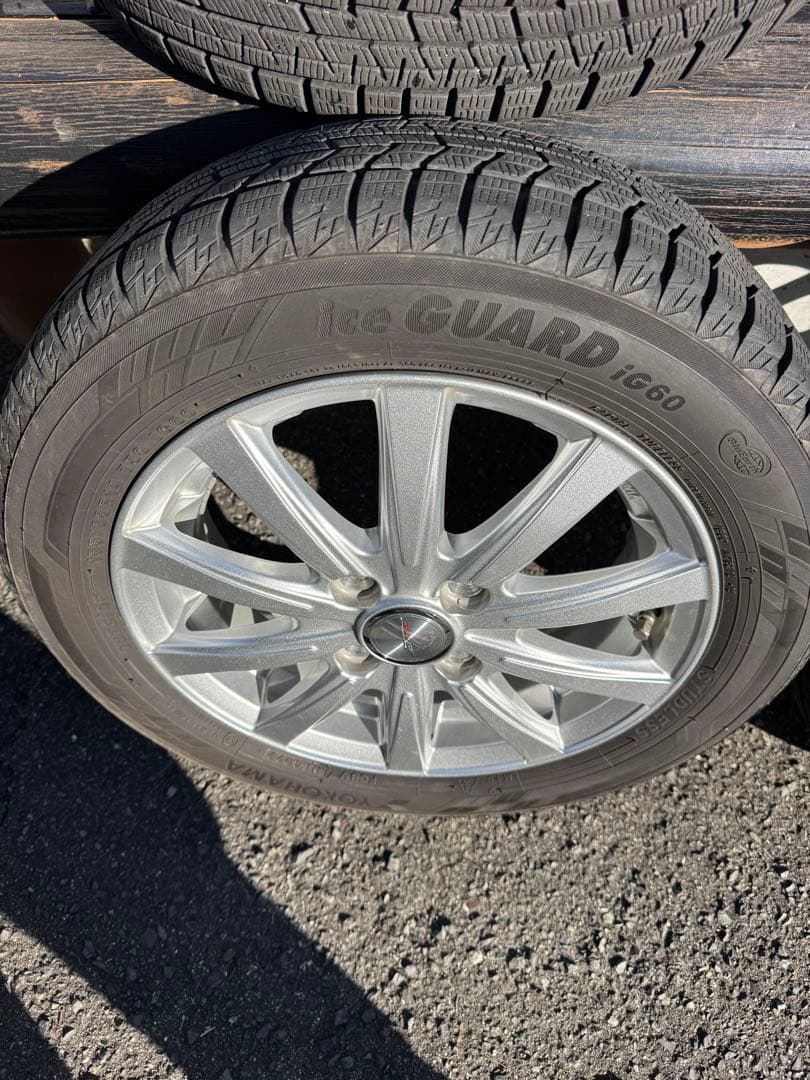 2022年製バリ山‼️軽自動車‼️155/65R14 スタッドレスタイヤ‼️ヨコハマ‼️