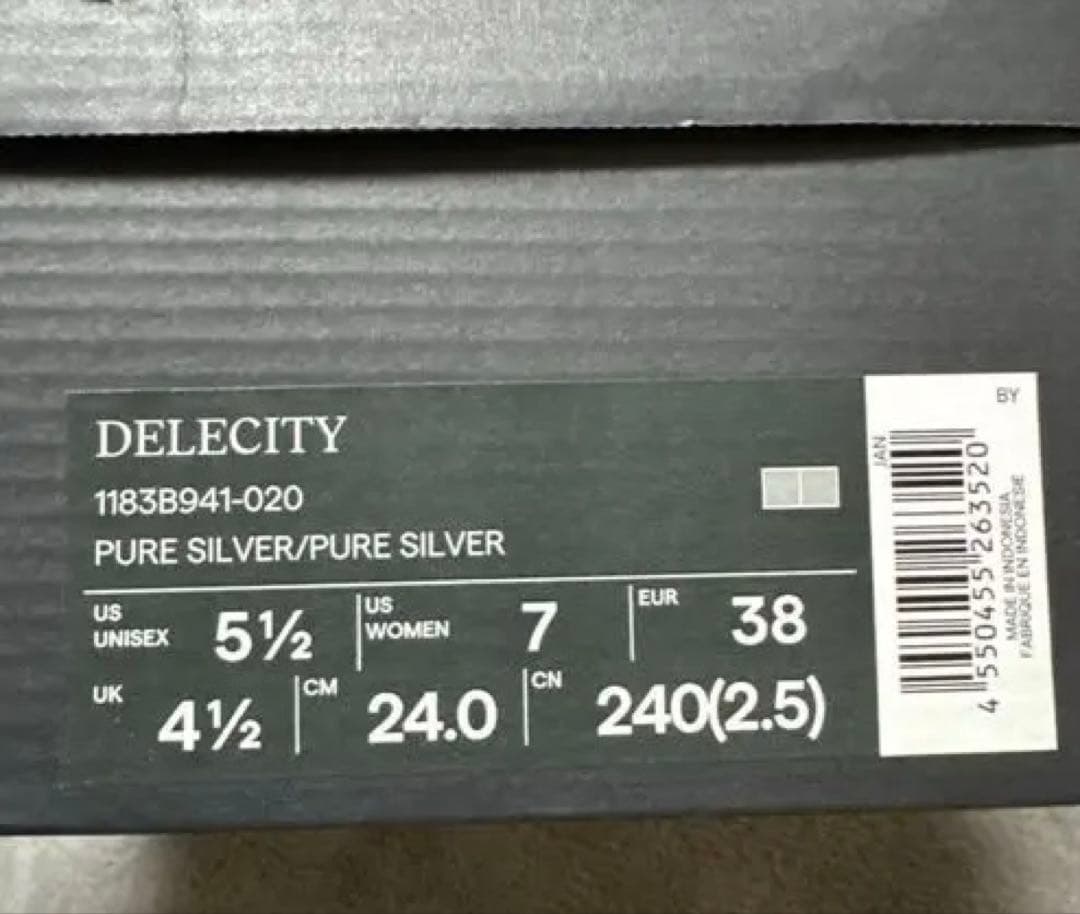 Onitsuka Tiger DELECITYシルバー スニーカー　24センチ