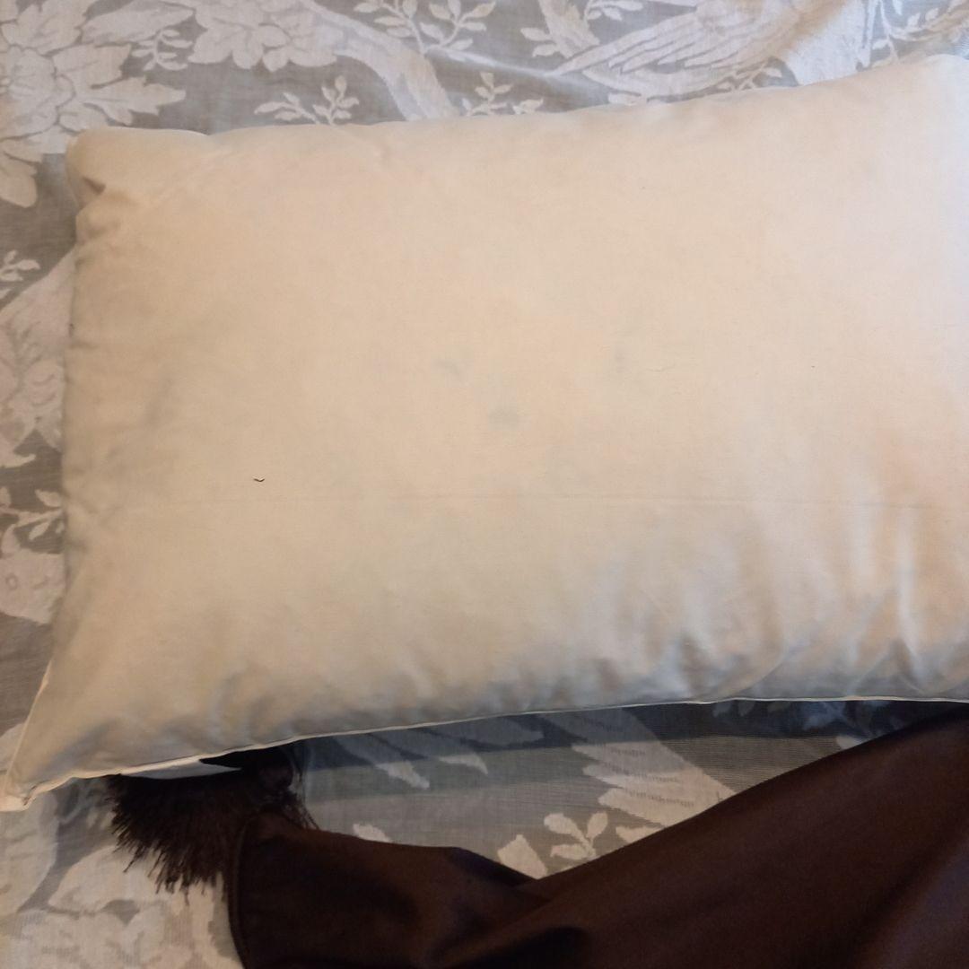 LAURA ASHLEYシルククッション