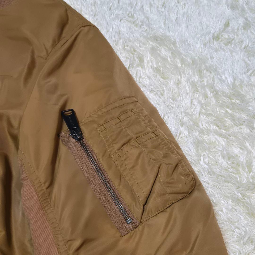 極美品　おしゃれ　カーハート　M相当　MA-1 フライトジャケット　キャメル