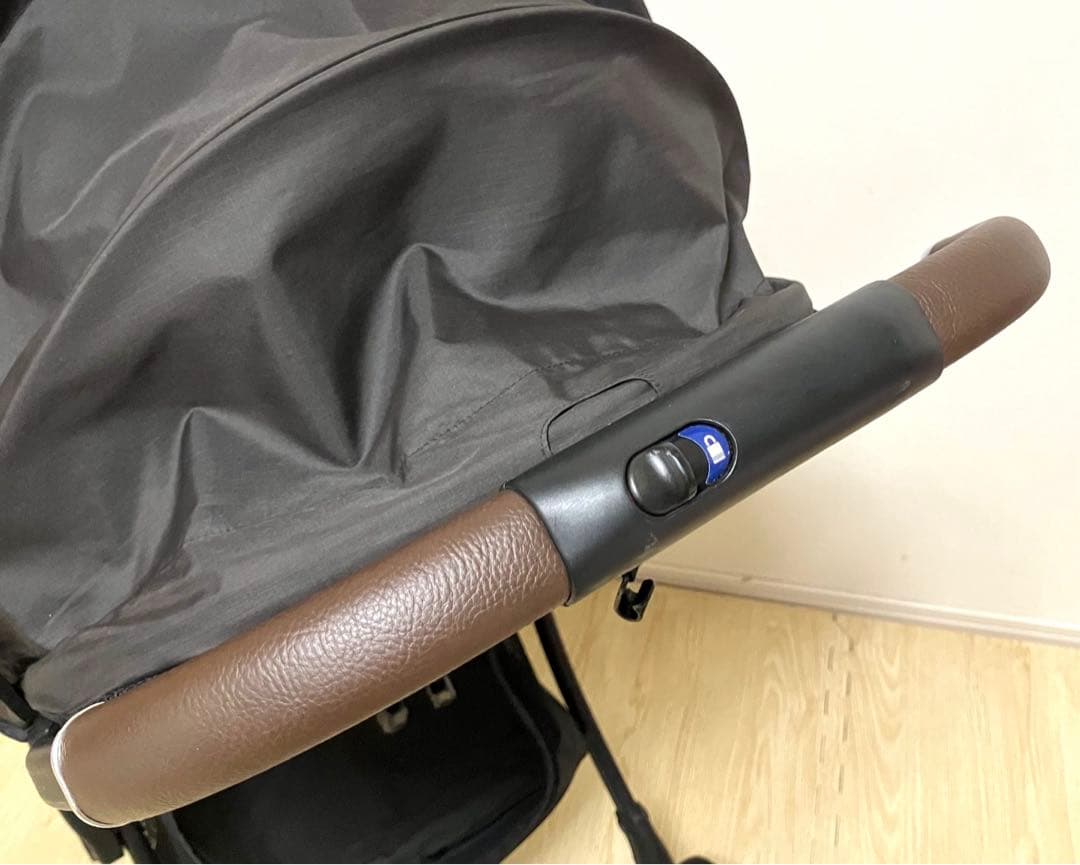 美品 送料無料 アップリカ マジカルエアーフリー 4輪フリー B型ベビーカー