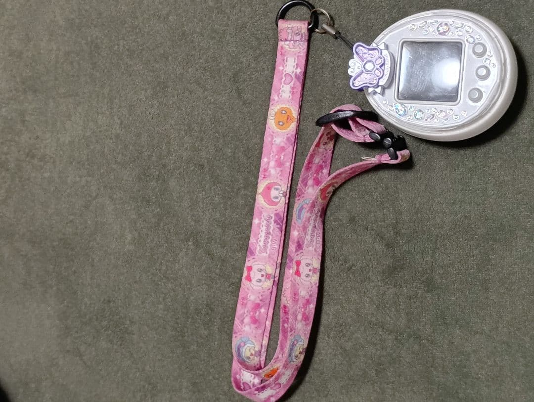 たまごっちP's 本体＋デコピアス2点＋ストラップ