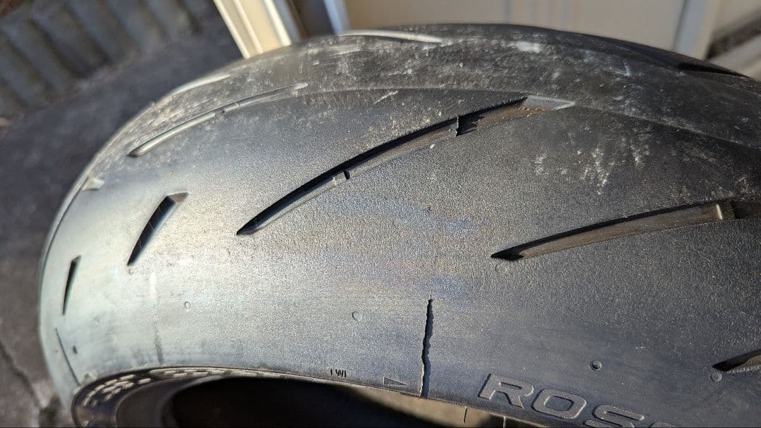 ピレリタイヤ前後セット