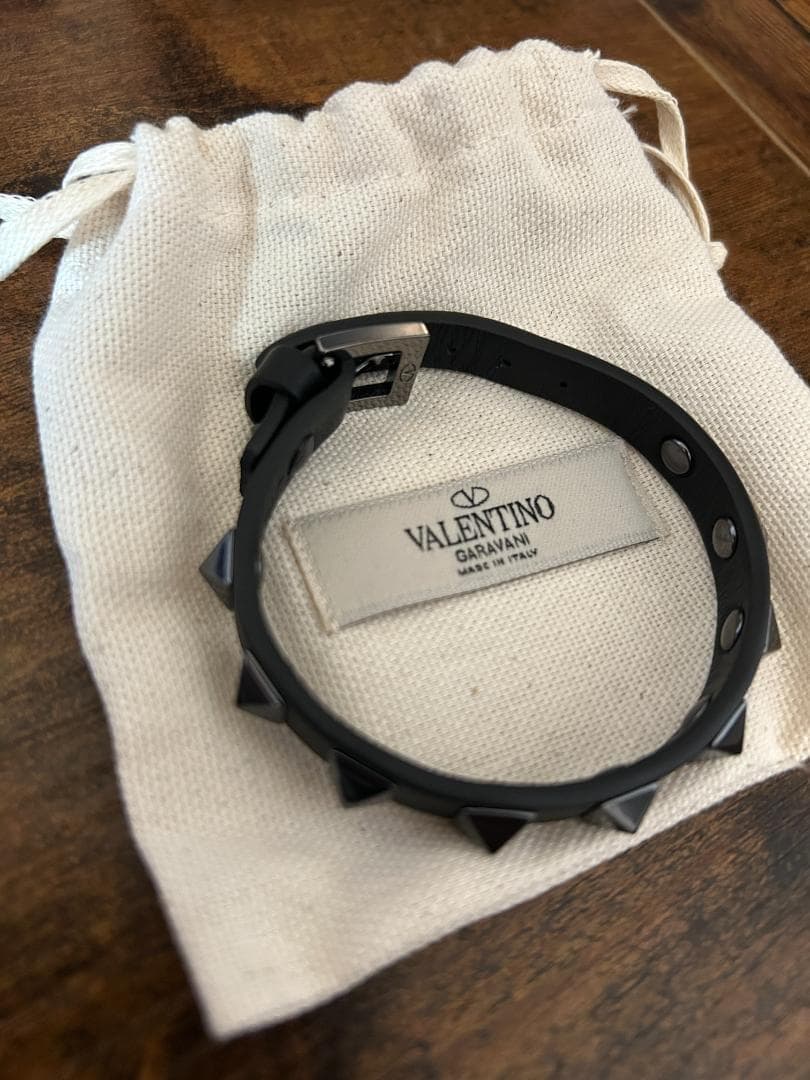 【最終値下げ】VALENTINO スタッズ付きブラックブレスレット