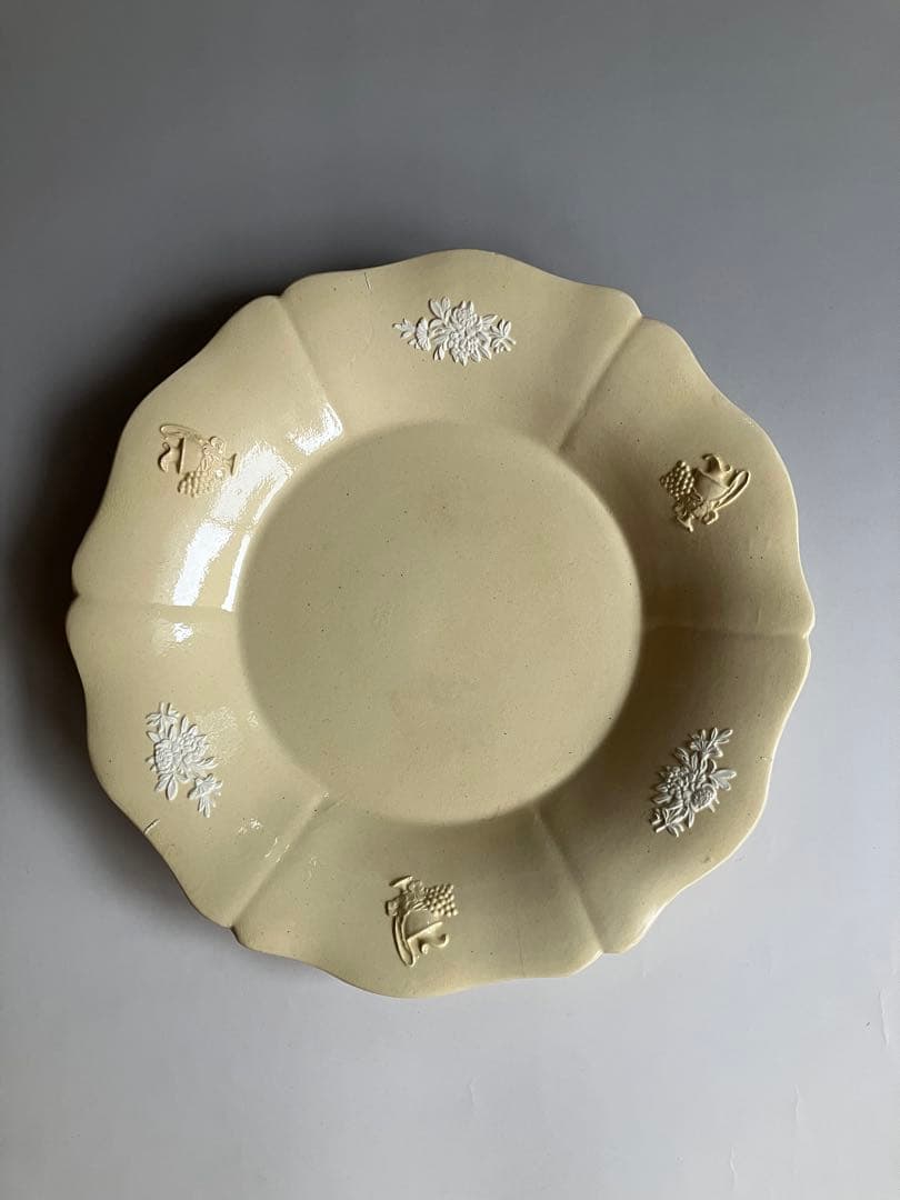 レア　19世紀初　花フォルムのレリーフ皿　イギリス　アンティーク　葡萄