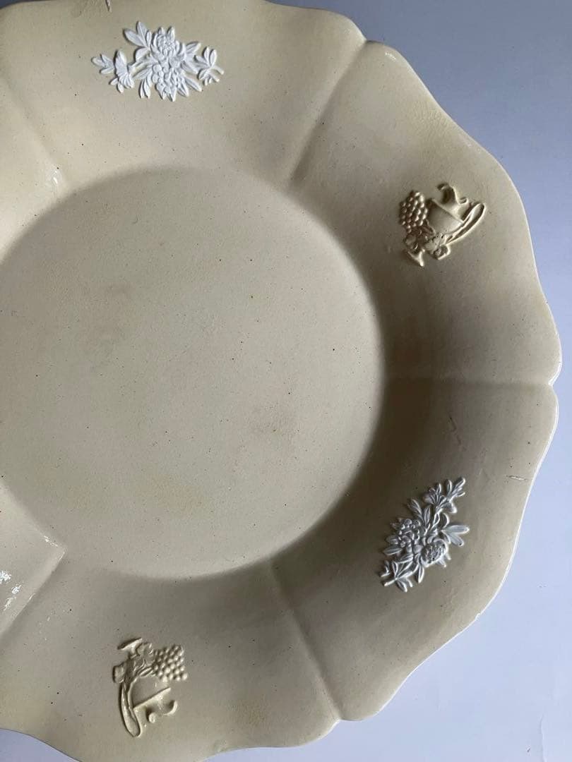 レア　19世紀初　花フォルムのレリーフ皿　イギリス　アンティーク　葡萄