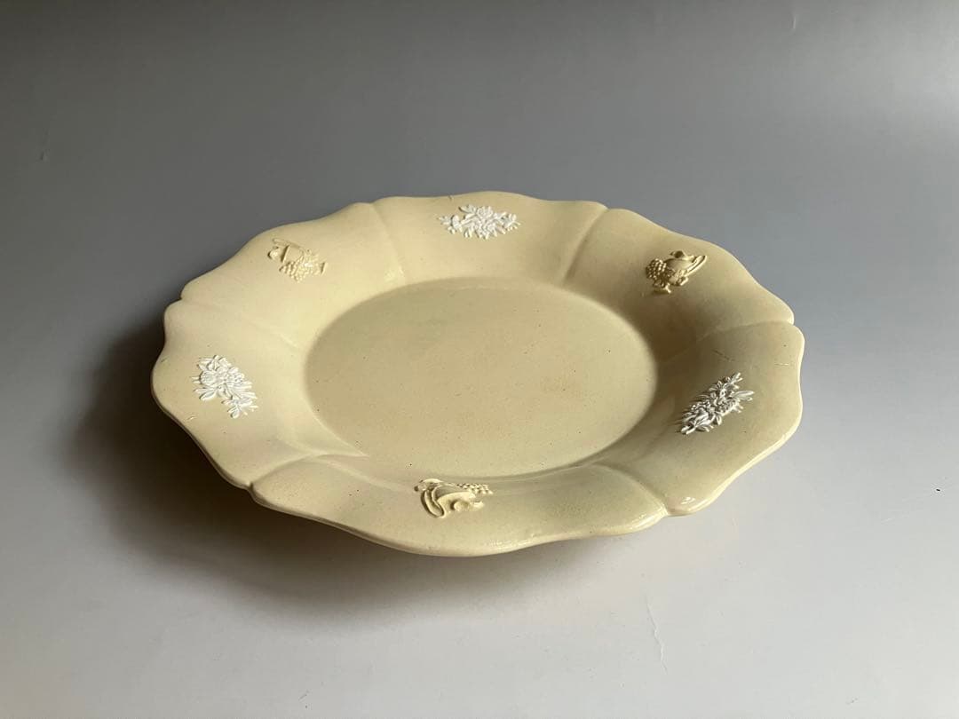 レア　19世紀初　花フォルムのレリーフ皿　イギリス　アンティーク　葡萄