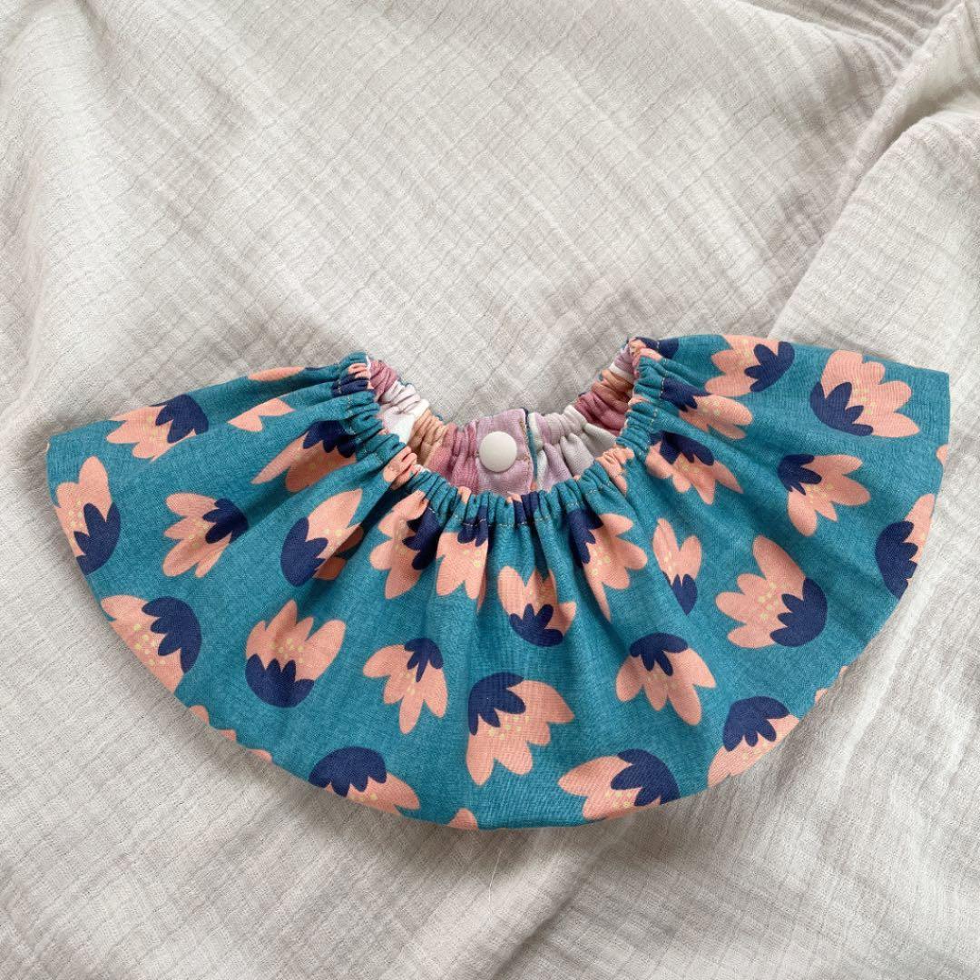 ★北欧お花×ピンクマーカーたて★ ハンドメイド　リバーシブル　スタイ