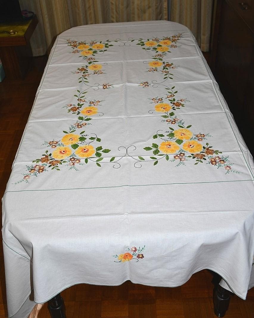 イタリア製 花柄刺繍テーブルクロス 送料込