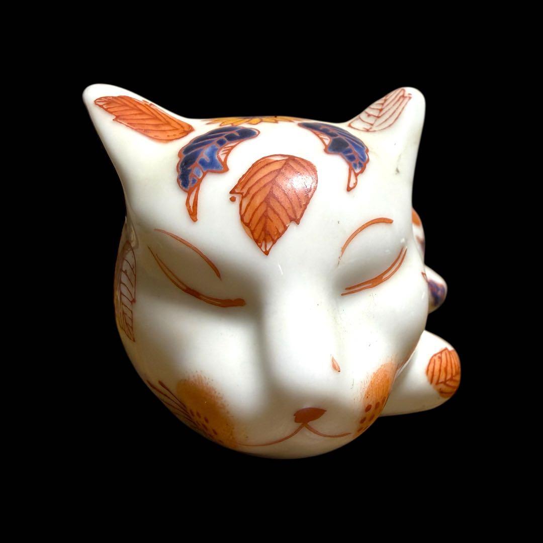 《希少》伊万里焼 陶器製 染錦花紋色絵牡丹装飾 眠り猫