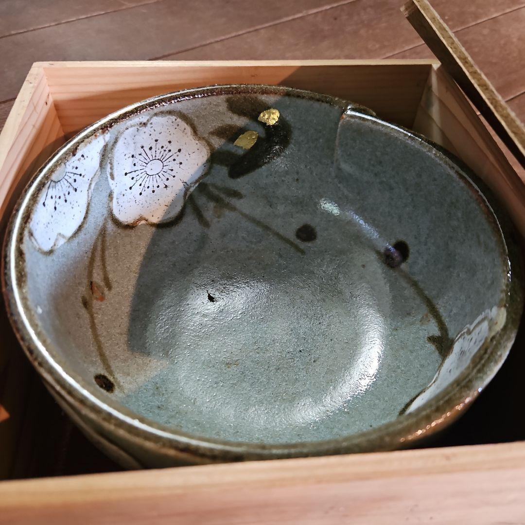 手描き花模様の陶器ボウル