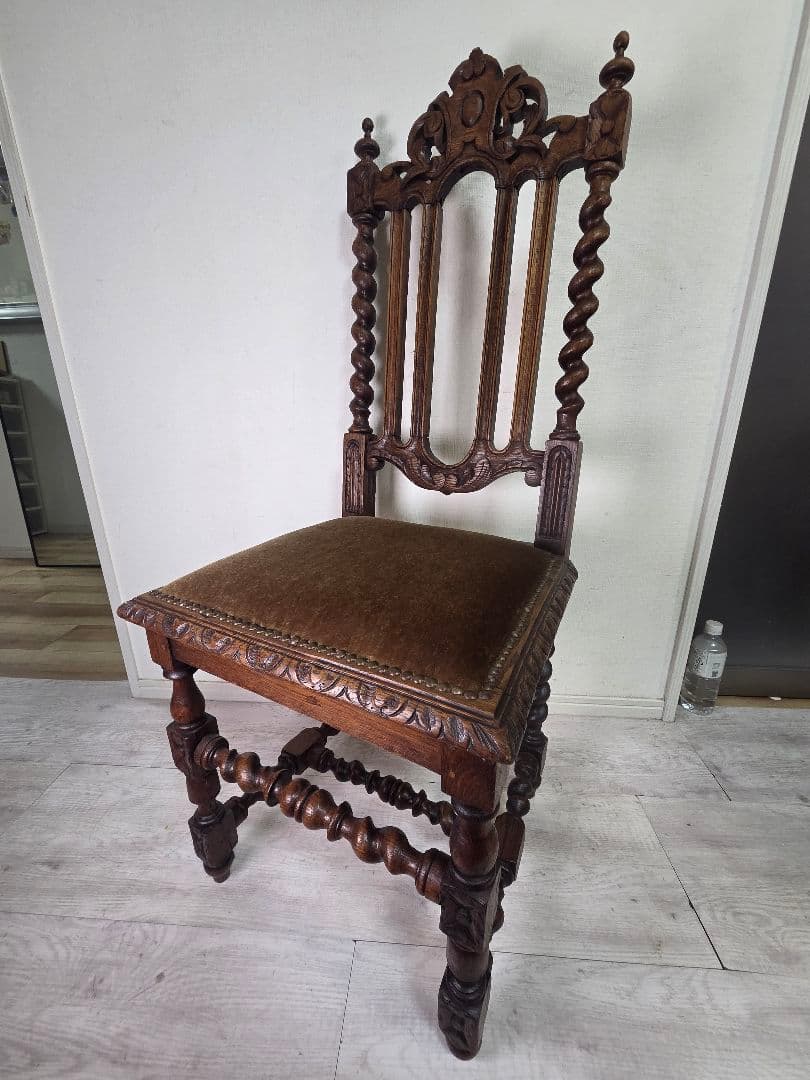 希少　アンティーク　ツイストレッグチェア　アンティーク 木製 　彫刻入り椅子